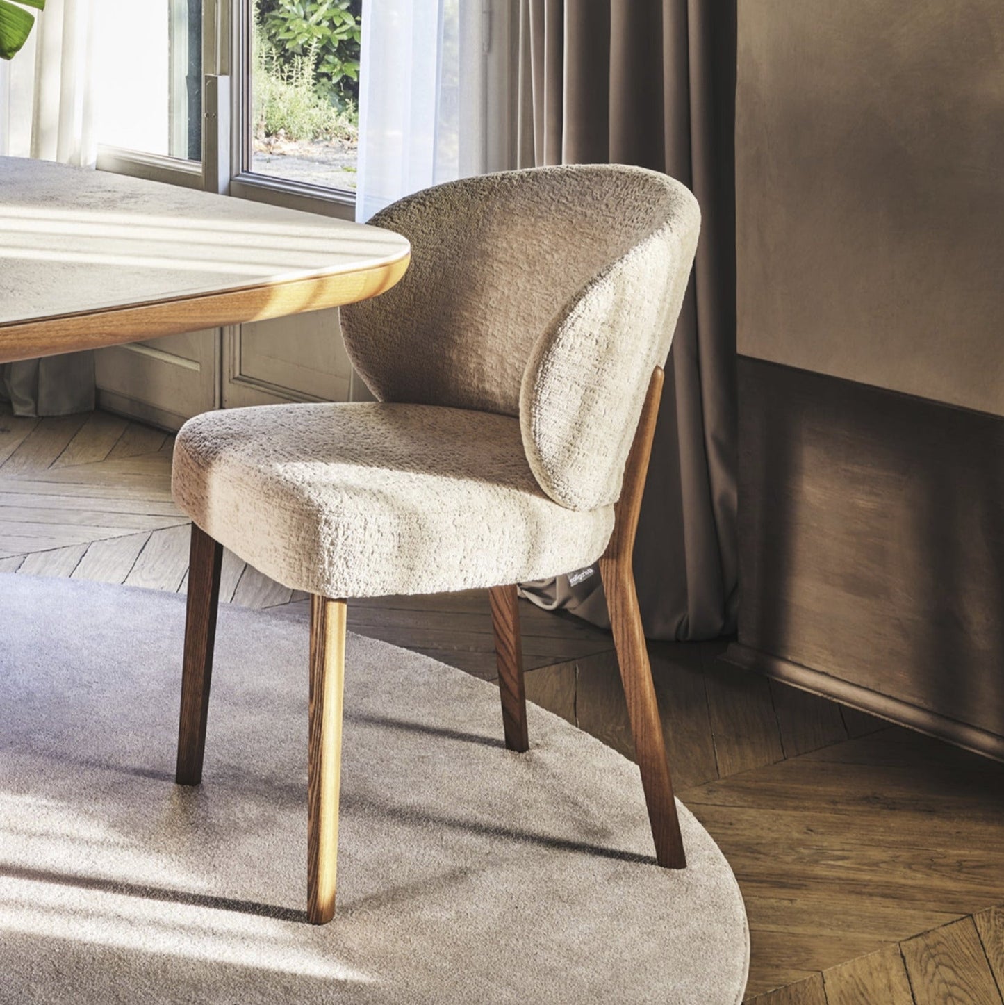 Mara spisestuestol med treben, Nyhet