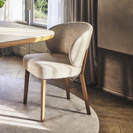 Mara spisestuestol med treben, Nyhet