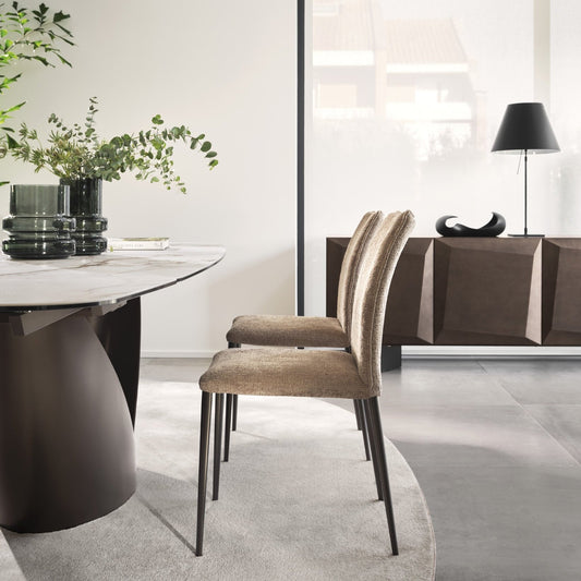 Fay spisestuestol med metallben, flexibel rygg. Nyhet