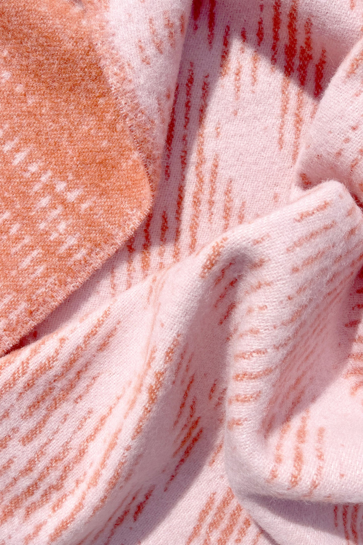 Moooi Blushing Sloth PinkRust Ullpledd