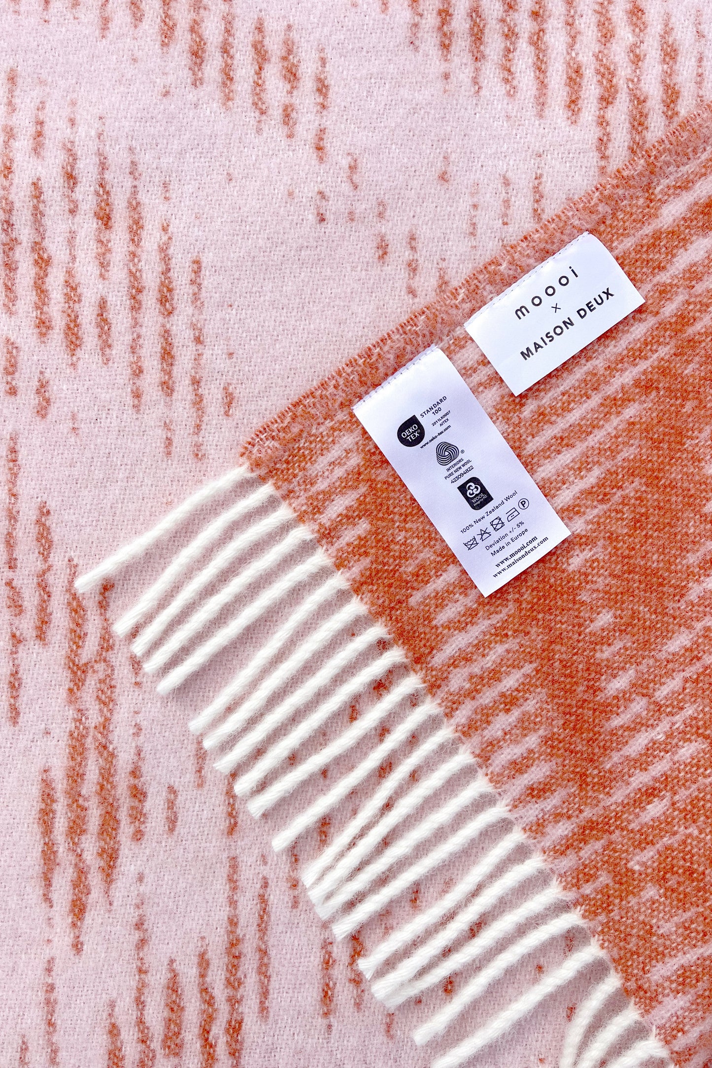 Moooi Blushing Sloth PinkRust Ullpledd