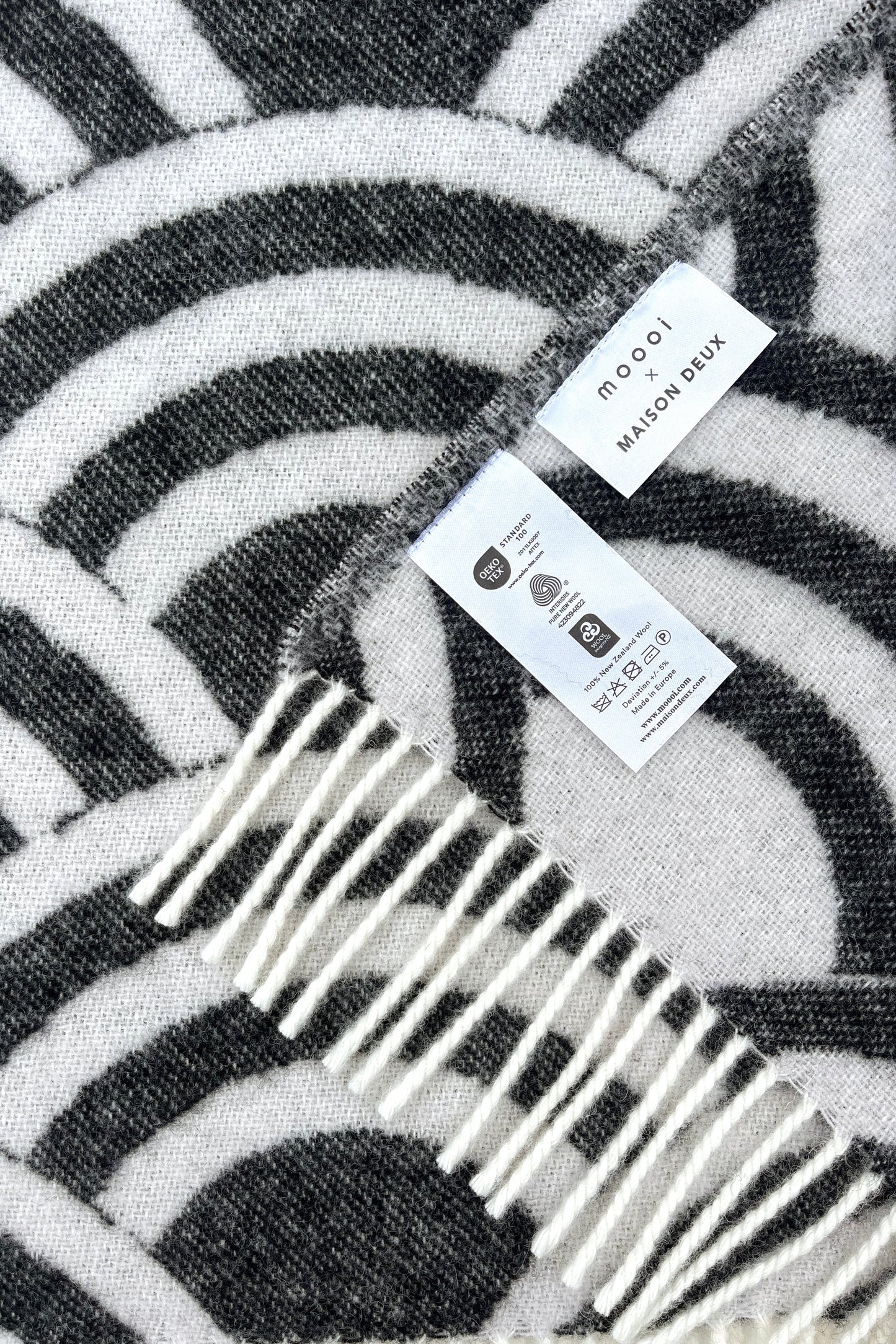 Moooi Lucky O's Blanket Black Ullpledd