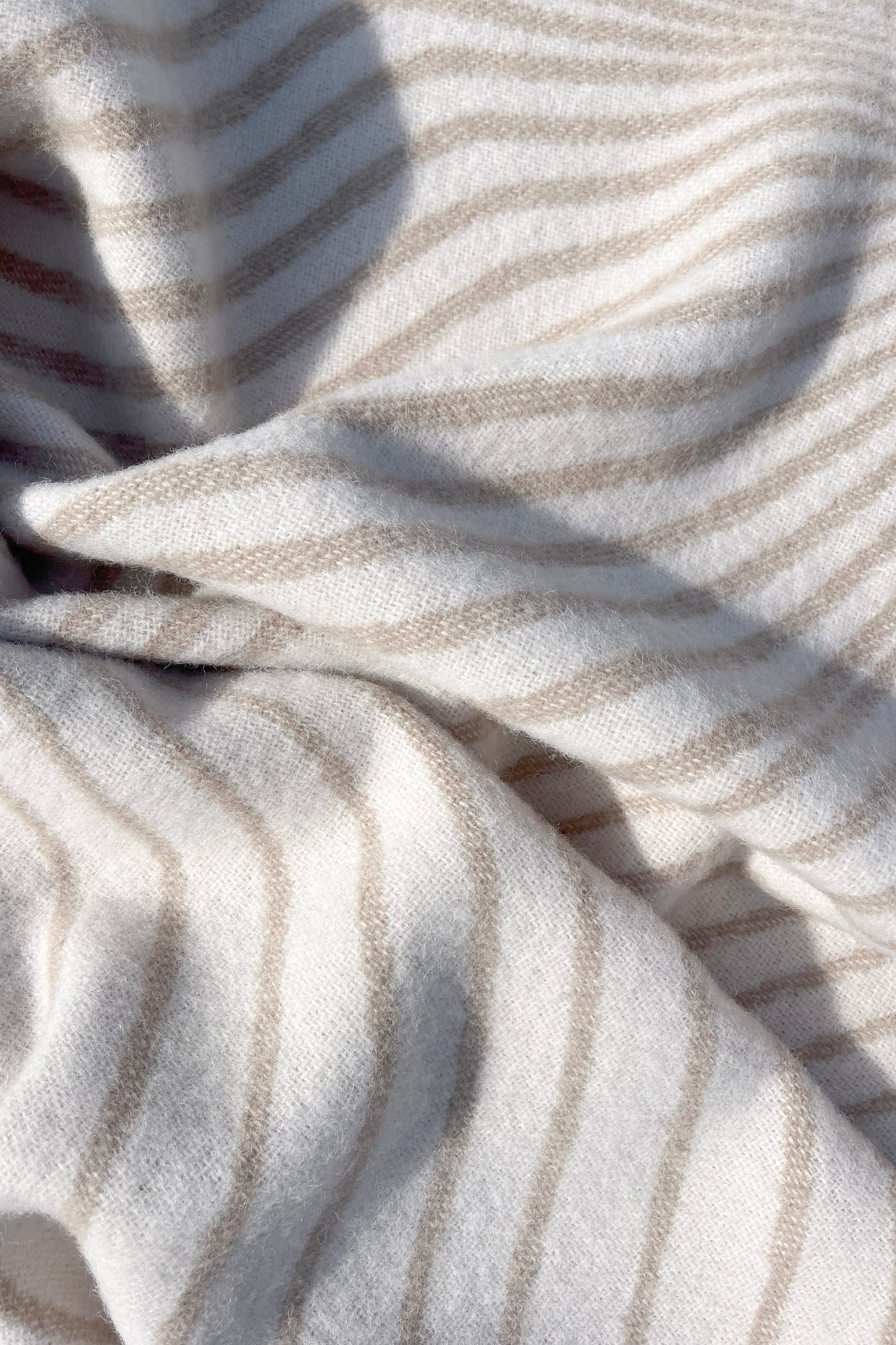 Moooi Techno Bee ullpledd Coffee Cream