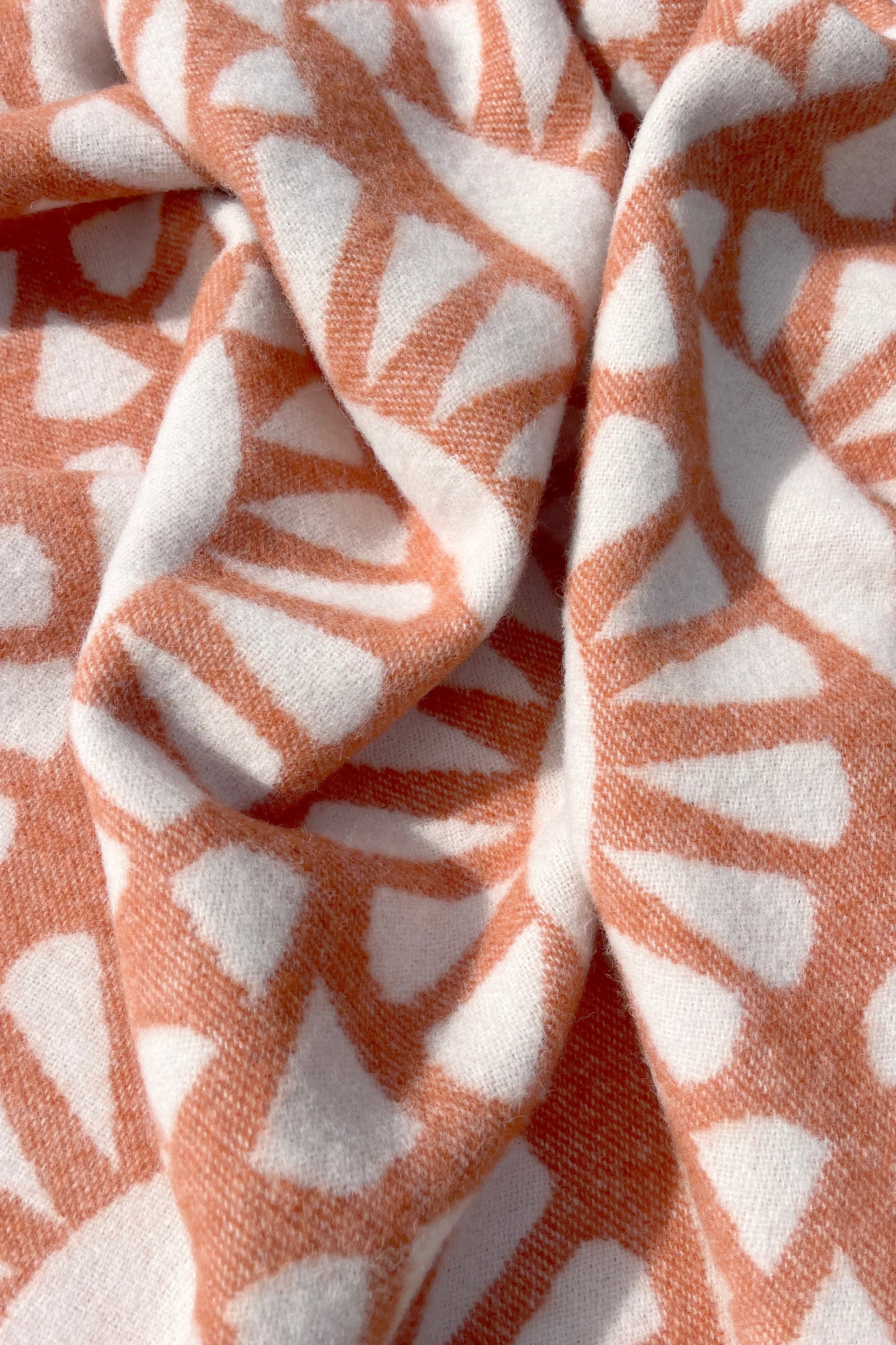 Moooi Woodblock Beetle Ullpledd Rust Cream.