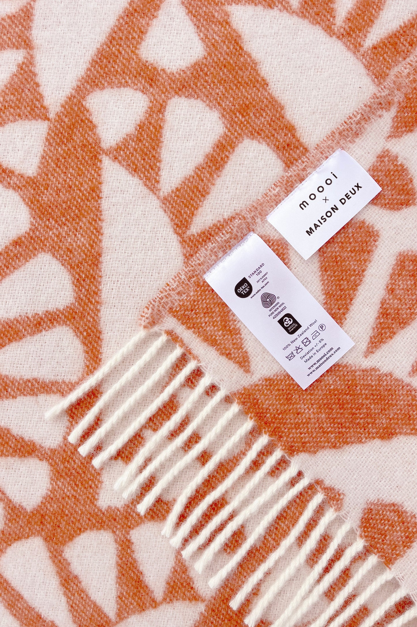 Moooi Woodblock Beetle Ullpledd Rust Cream.