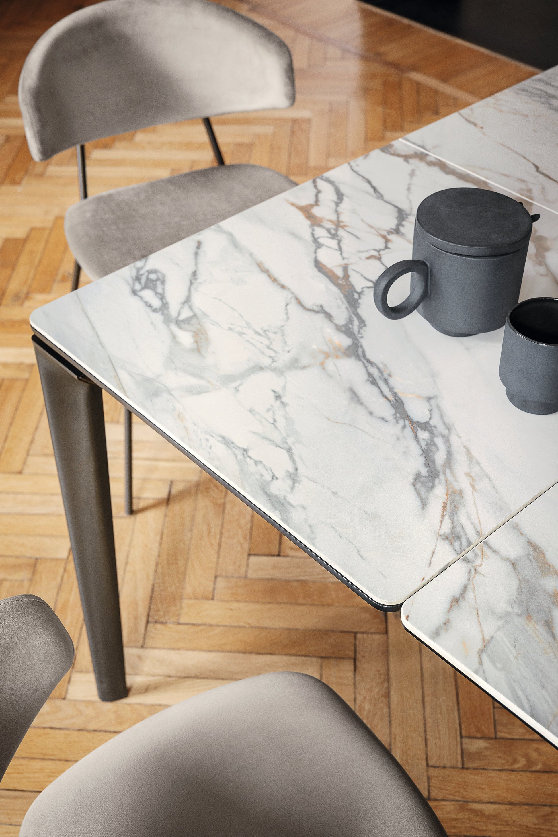 Boma spisebord kvadratisk med utrekk, en del av kategorien Spisebord - At Home Interiør