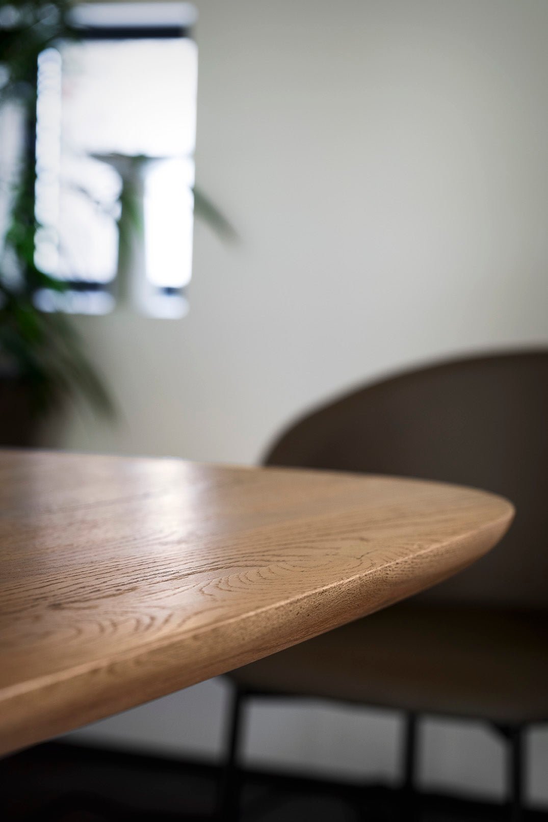 Cameo spisebord i heltre Nyhet, en del av kategorien Spisebord - At Home Interiør