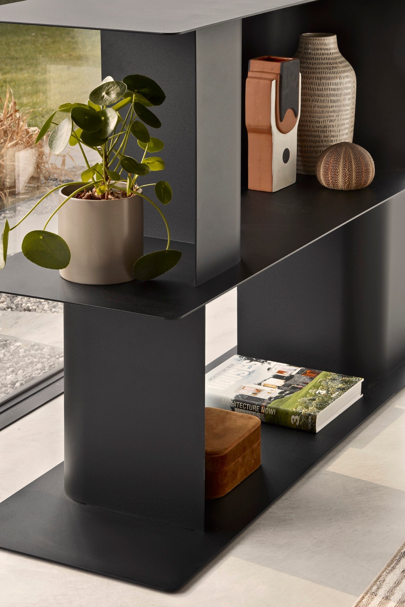 Carv konsoll hylle, en del av kategorien Hyller - At Home Interiør