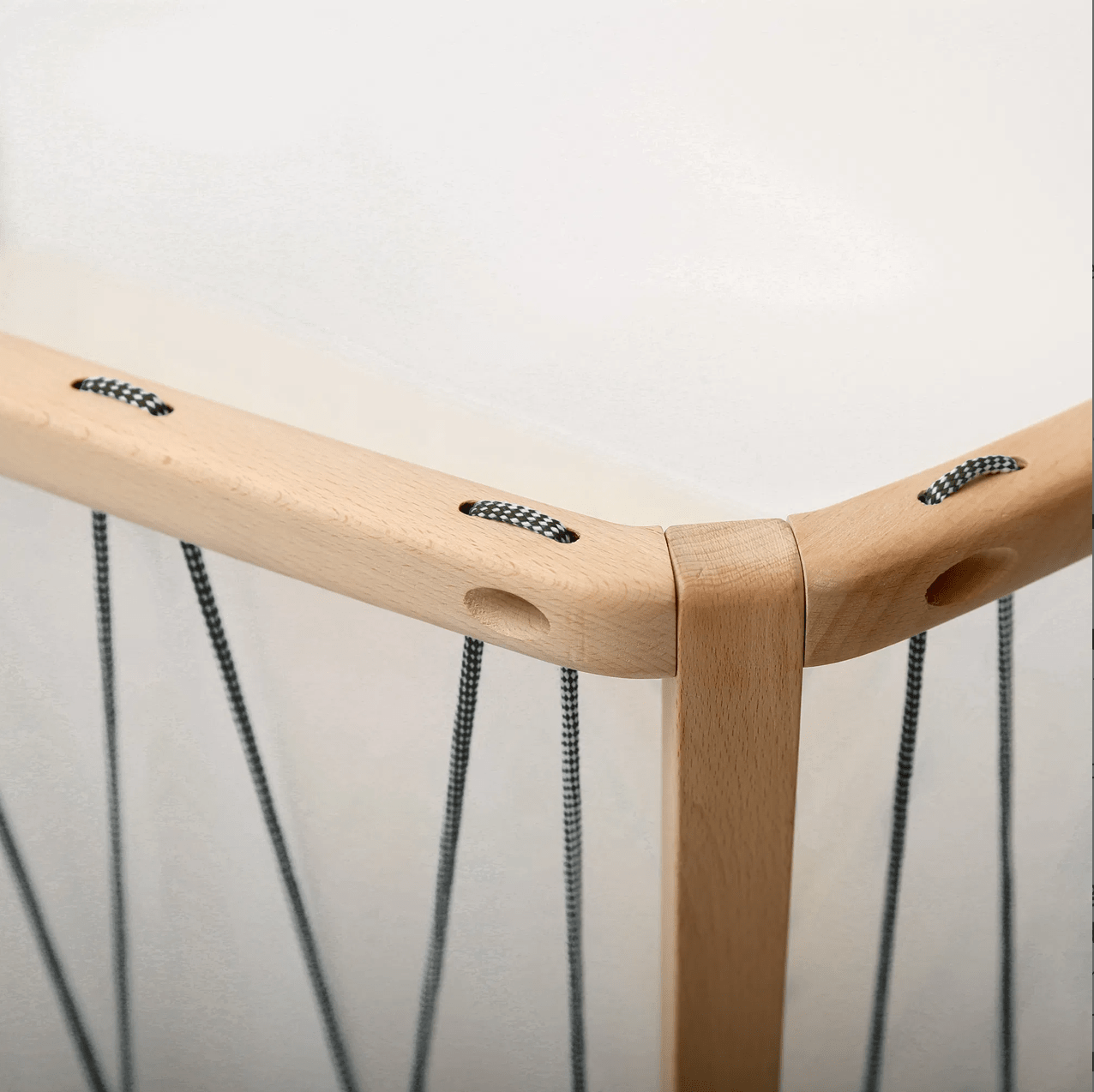 Charlie Crane KIMI Baby Bed, en del av kategorien Furniture - At Home Interiør