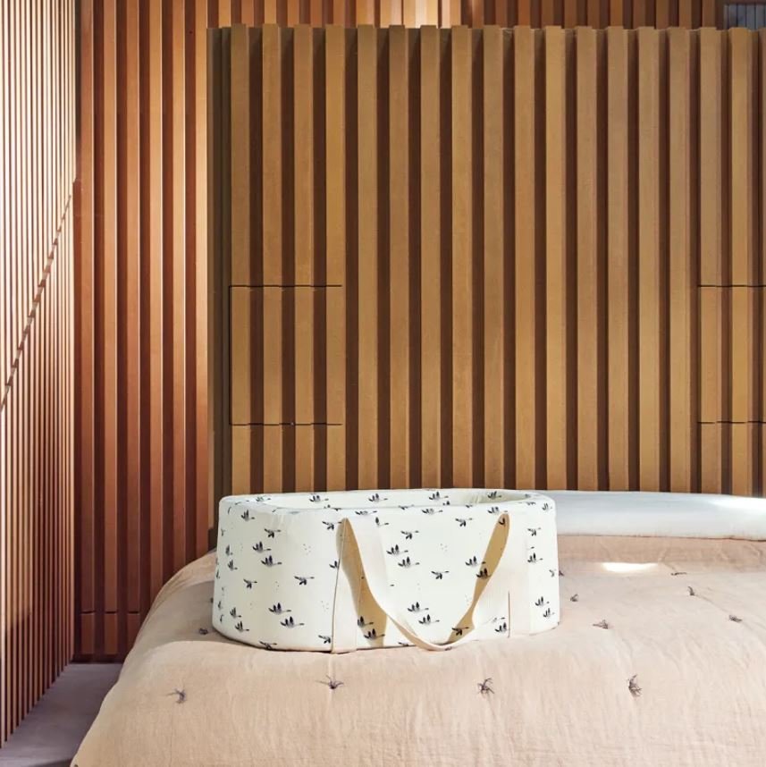 Charlie Crane KUKO Moses Basket, en del av kategorien - At Home Interiør