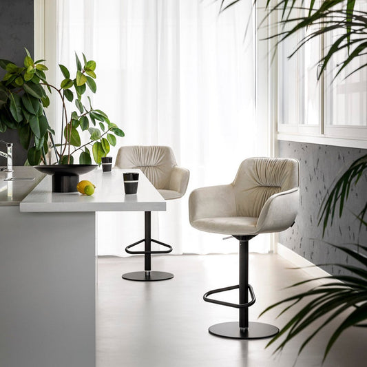 Cocoon Barstol med gaslift, en del av kategorien barkrakker - At Home Interiør