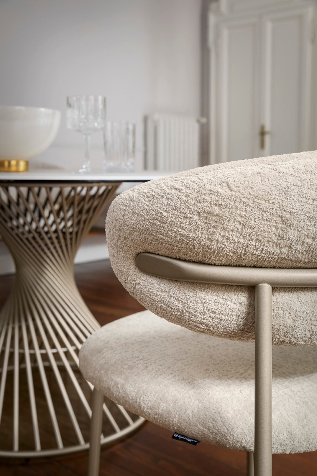 Oleandro spisestuestol med metallben