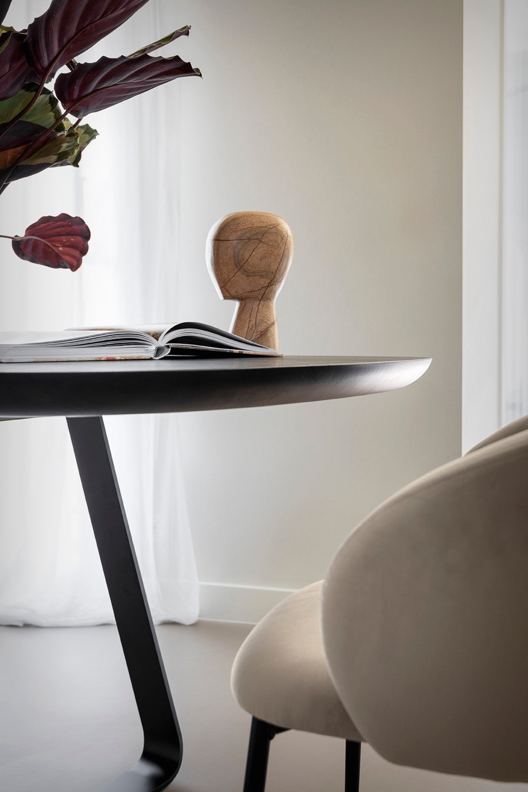 Anime spisestuestol med metallben