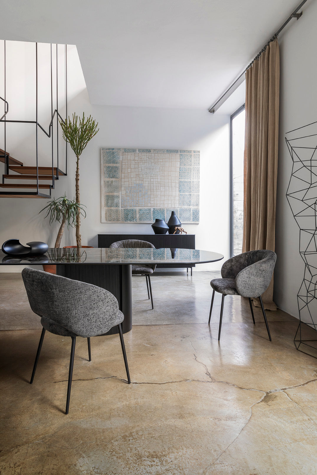 Anime spisestuestol med metallben