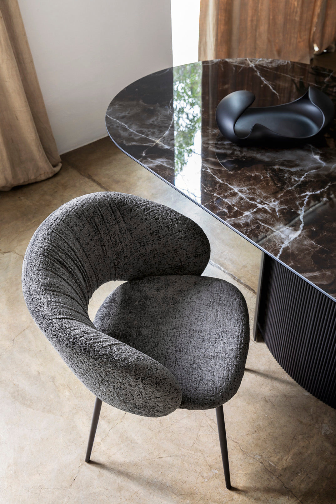 Anime spisestuestol med metallben