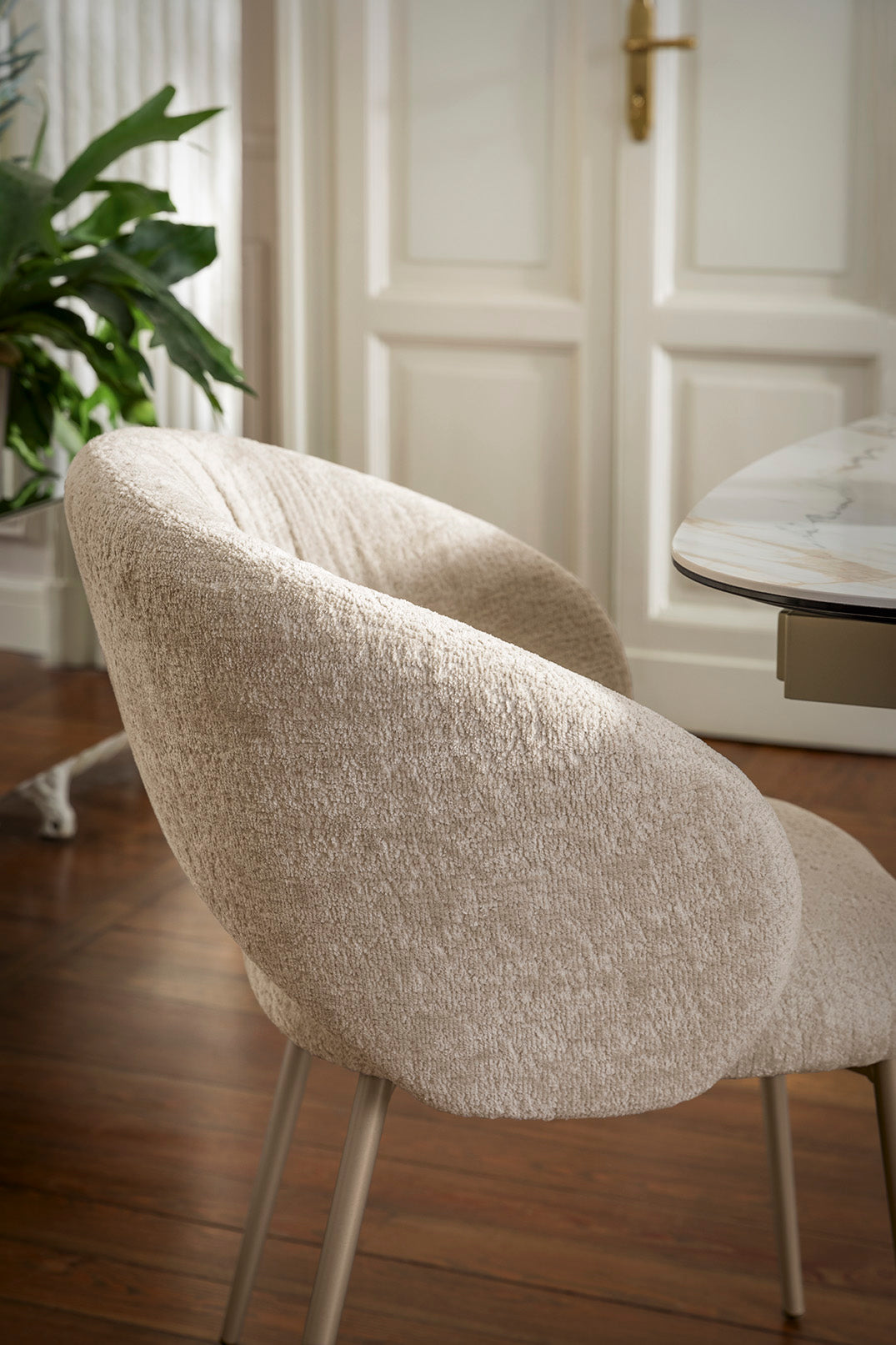 Anime spisestuestol med metallben