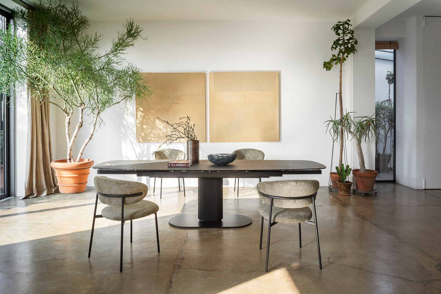 Oleandro spisestuestol med metallben