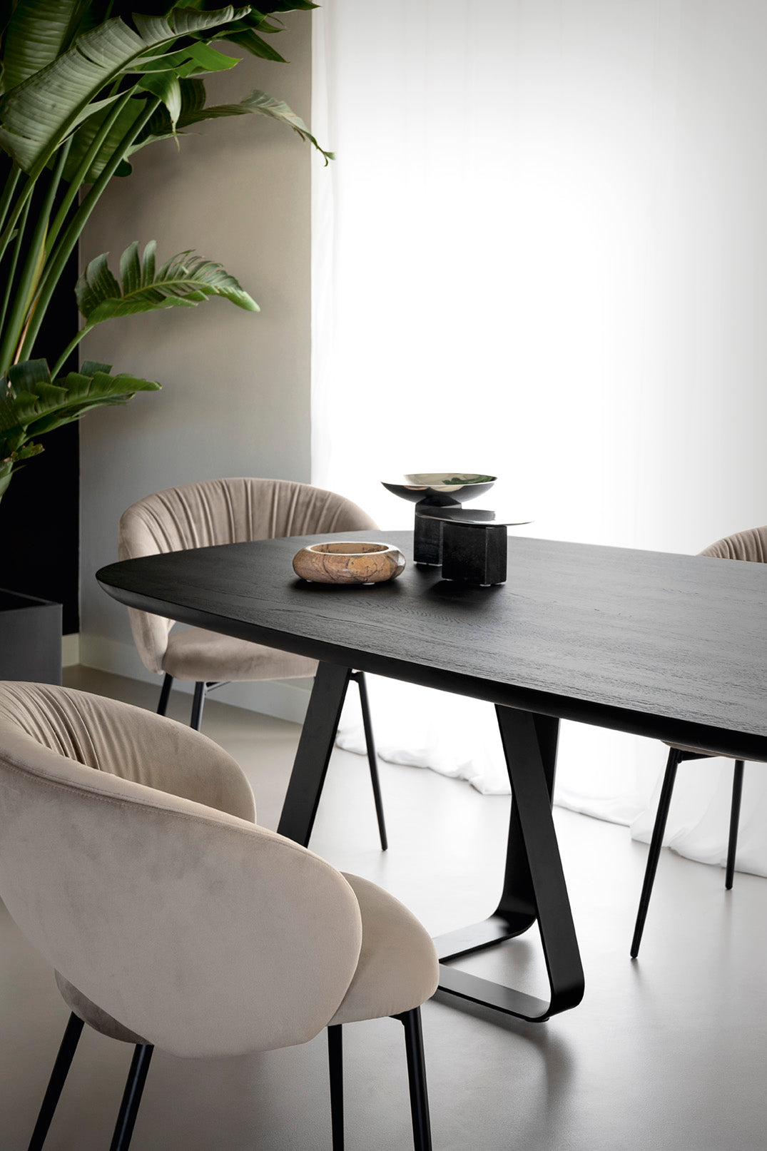 Anime spisestuestol med metallben