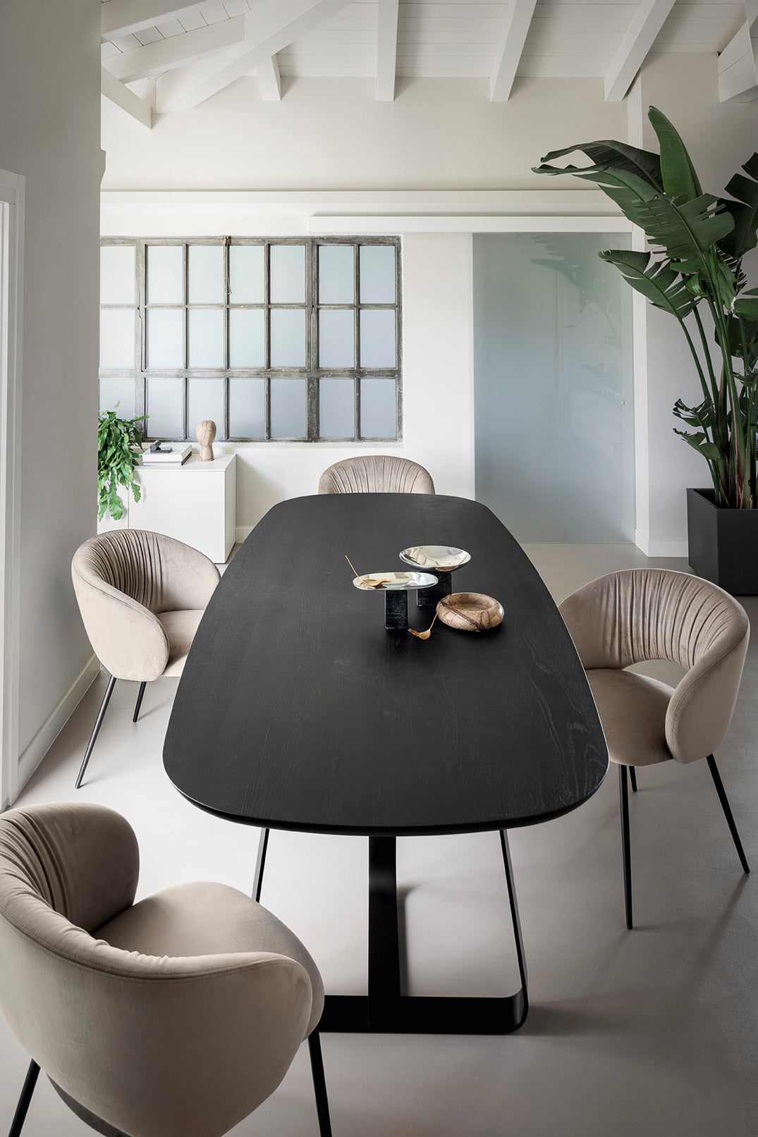 Anime spisestuestol med metallben