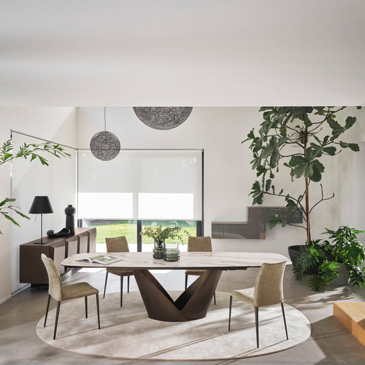 Calla spisebord med utrekk i begge ender. Nyhet