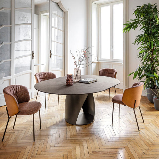 Cyclone rundt spisebord med utrekk, en del av kategorien Spisebord - At Home Interiør