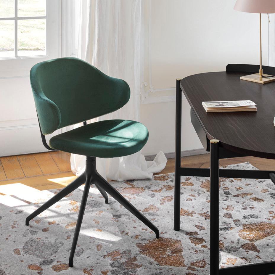 Holly spisestuestol med dreieben, en del av kategorien spisestuestol - At Home Interiør