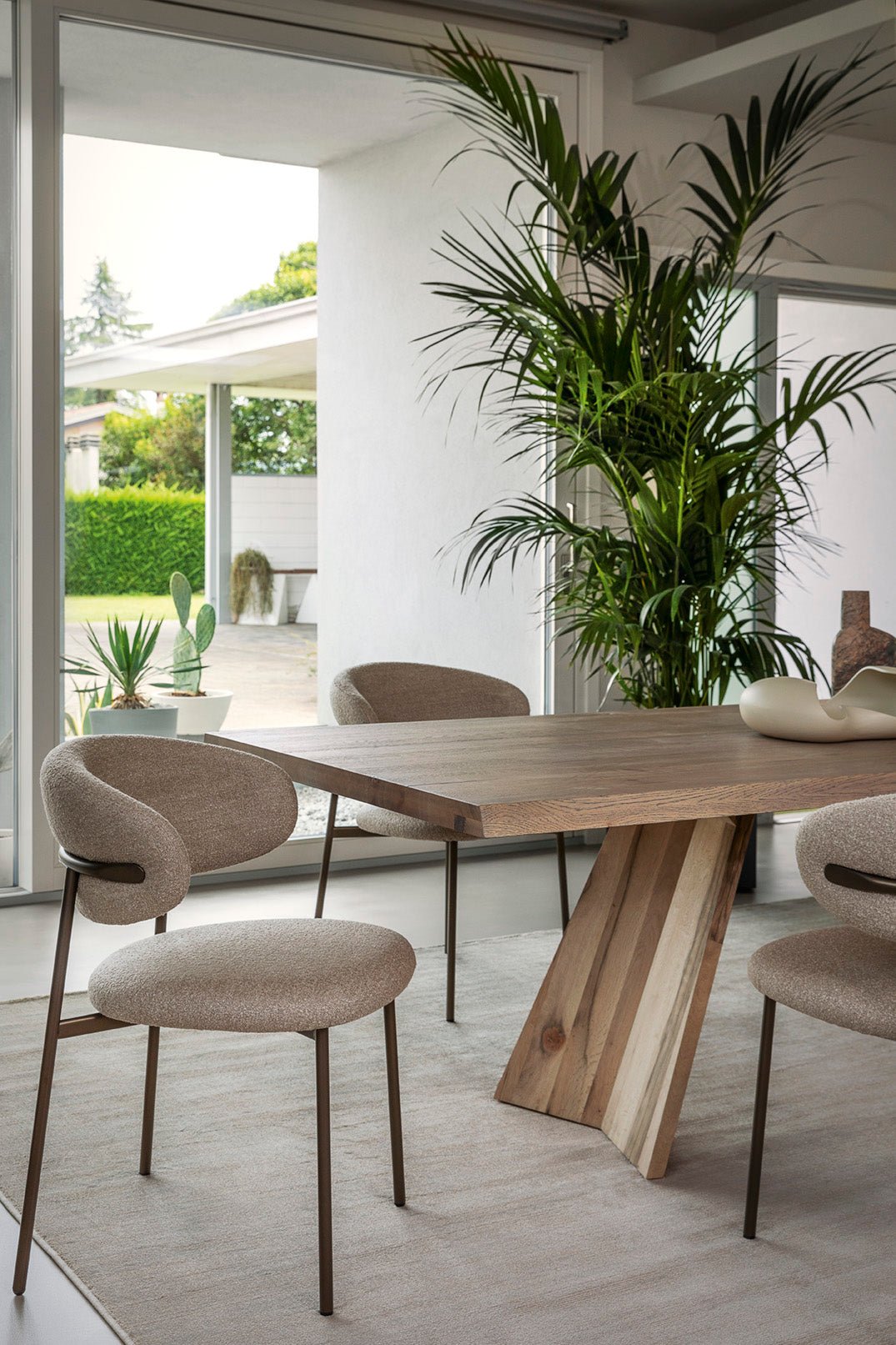 Icaro spisebord i heltre Nyhet, en del av kategorien Spisebord - At Home Interiør