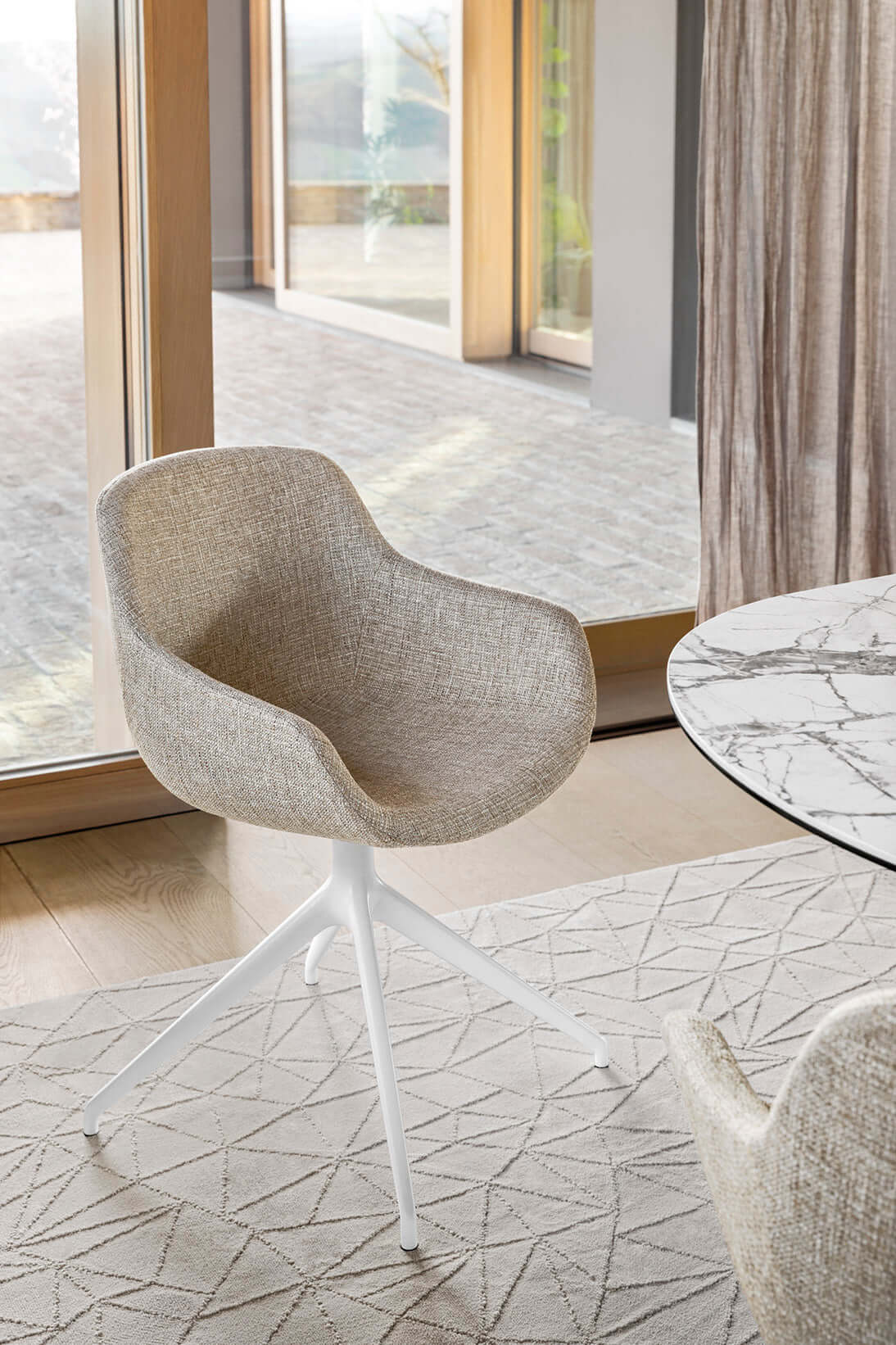 Igloo Spisestuestol dreiefot, en del av kategorien spisestuestol - At Home Interiør