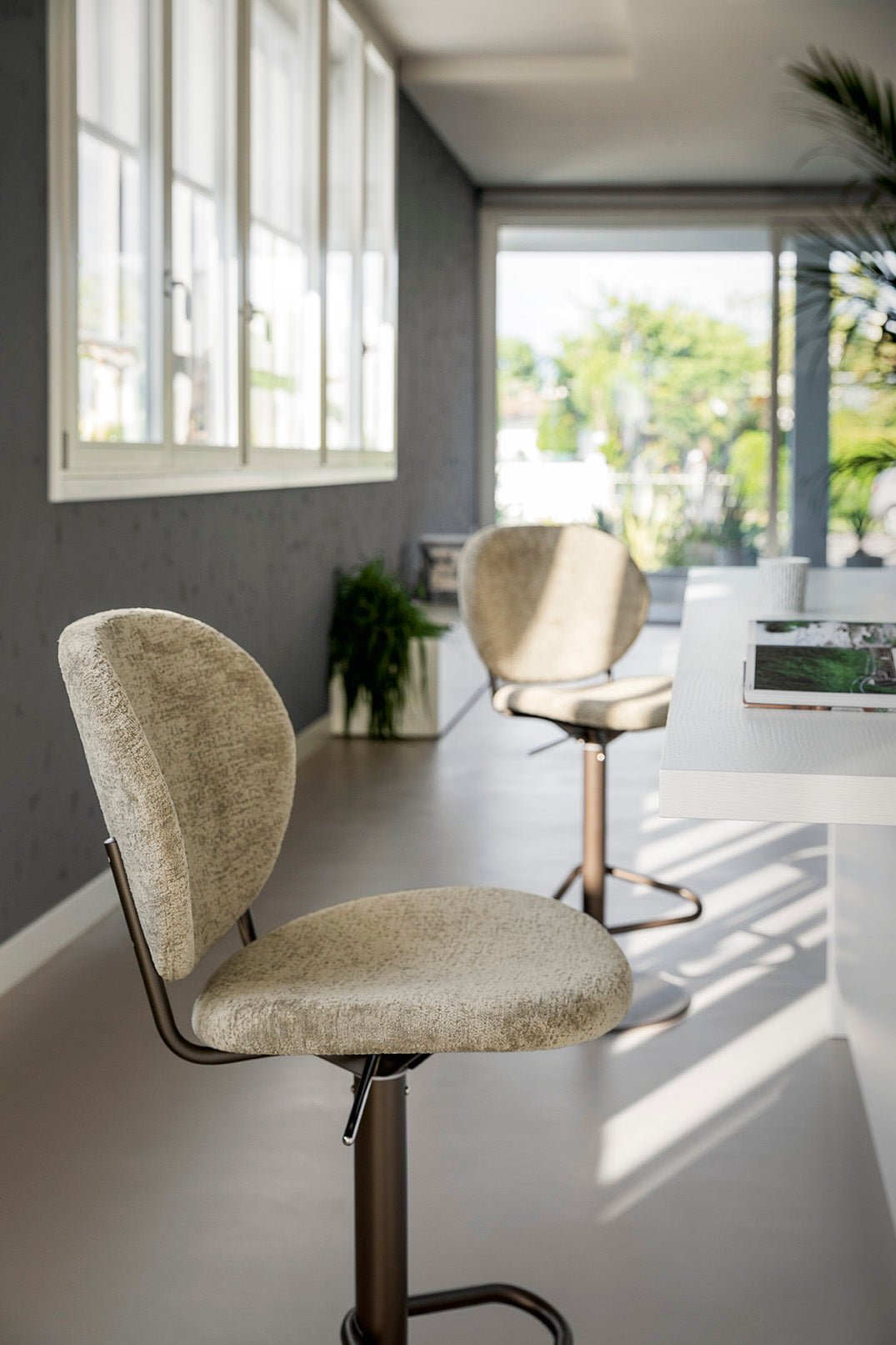 Ines barstol med gaslift, en del av kategorien barkrakker - At Home Interiør