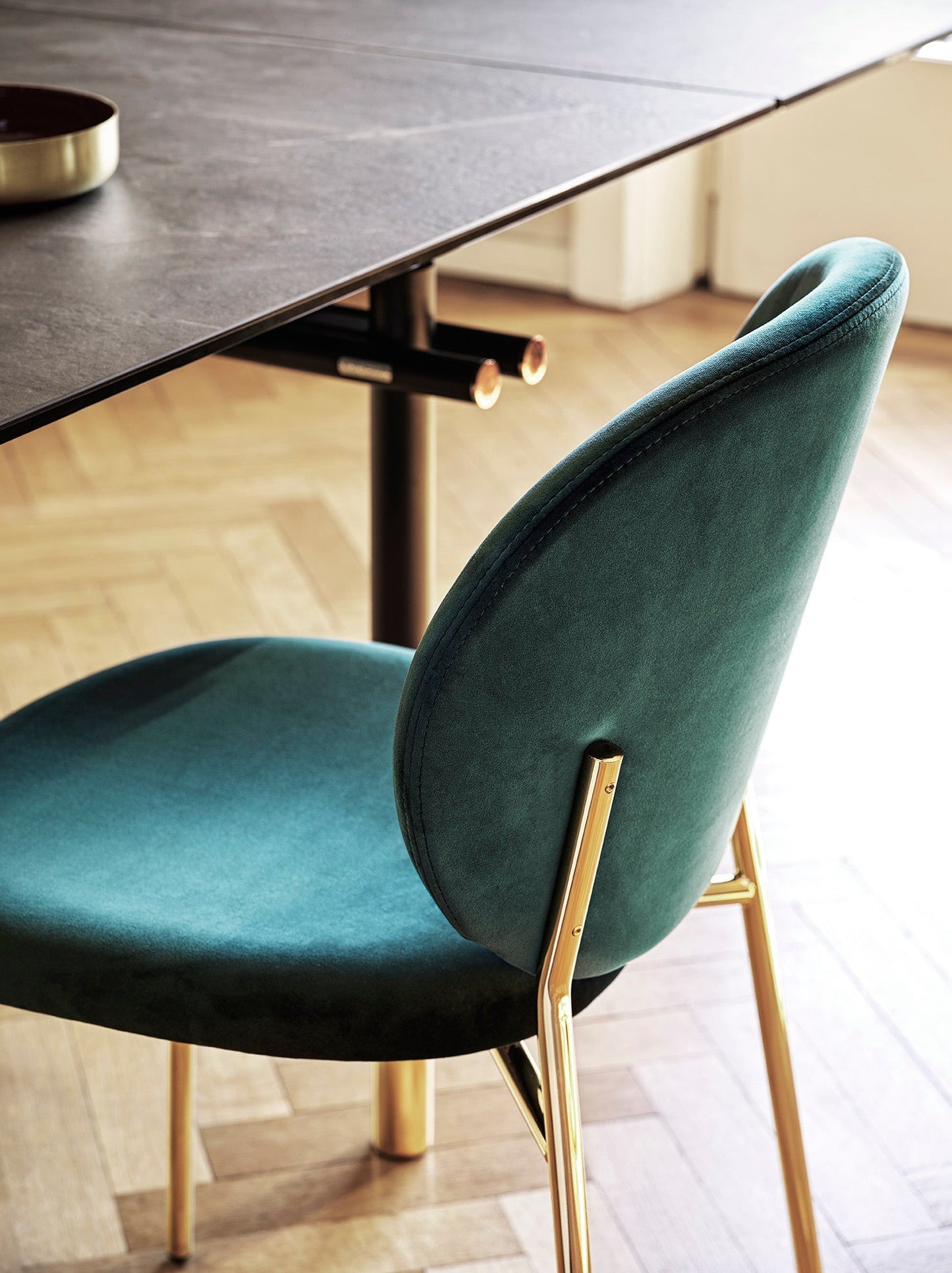 Ines spisestuestol med metallben, CS2004, en del av kategorien spisestuestol - At Home Interiør