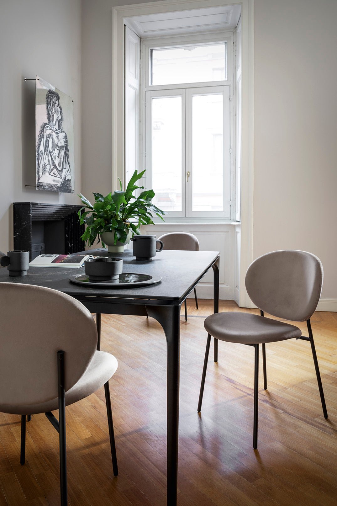 Ines spisestuestol med metallben, CS2004, en del av kategorien spisestuestol - At Home Interiør