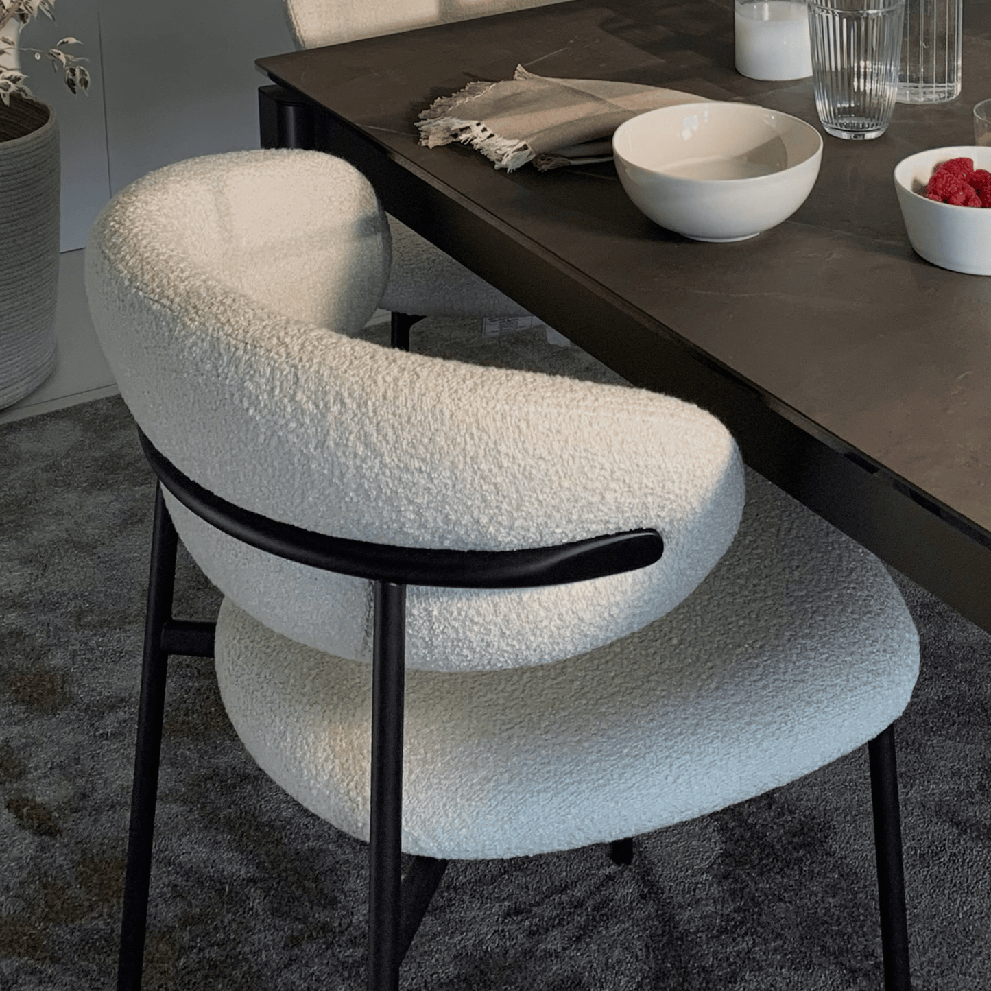 Oleandro spisestuestol metallben, en del av kategorien spisestuestol - At Home Interiør