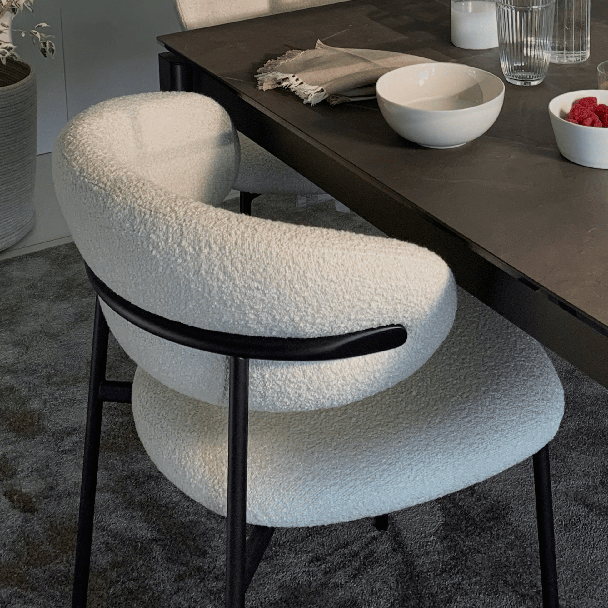 Oleandro spisestuestol metallben, en del av kategorien spisestuestol - At Home Interiør