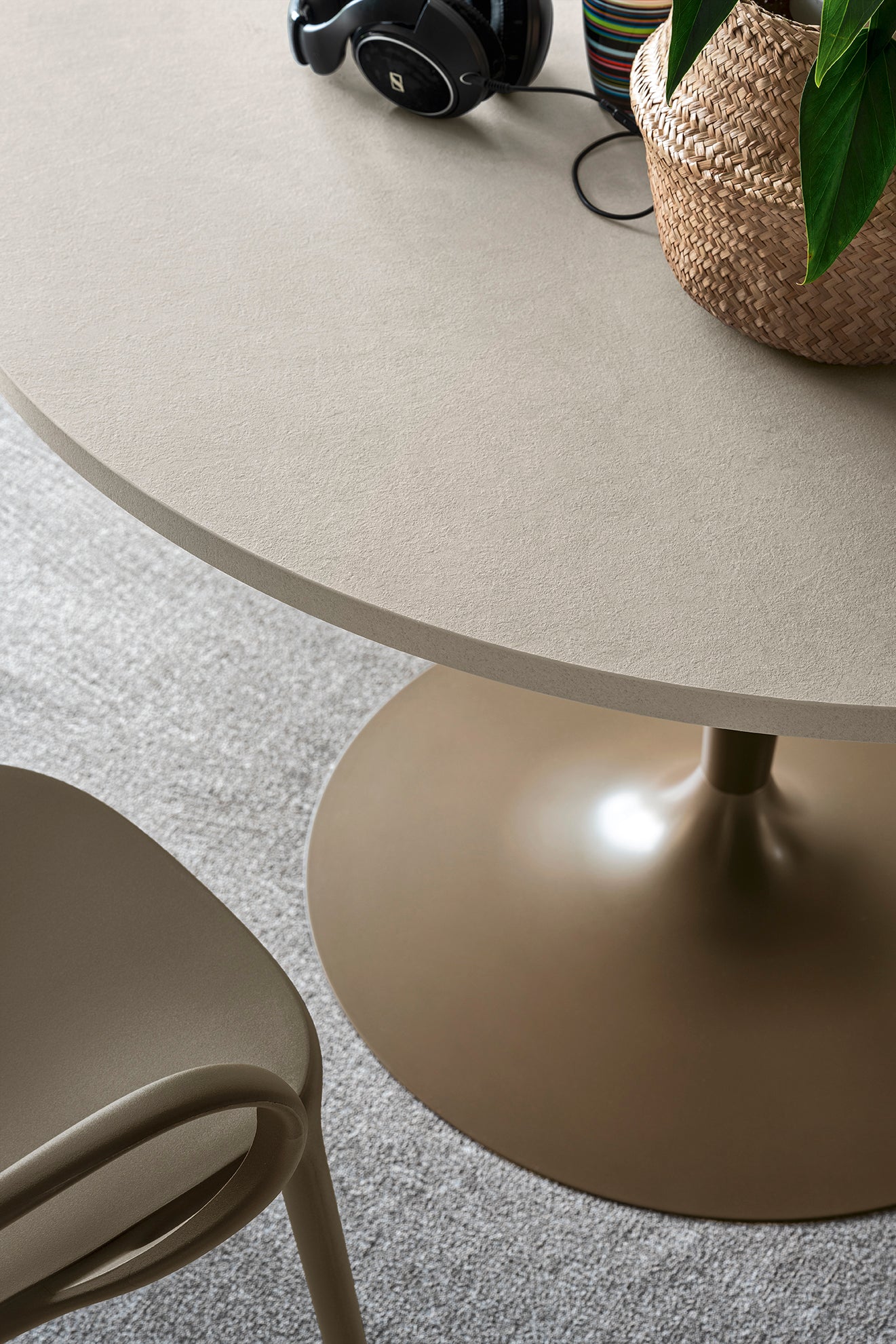 Planet 90/120 spisebord, en del av kategorien Spisebord - At Home Interiør