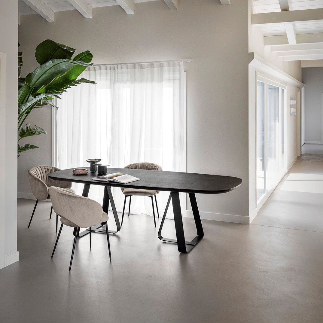 Sunshine spisebord i heltre Nyhet, en del av kategorien Spisebord - At Home Interiør