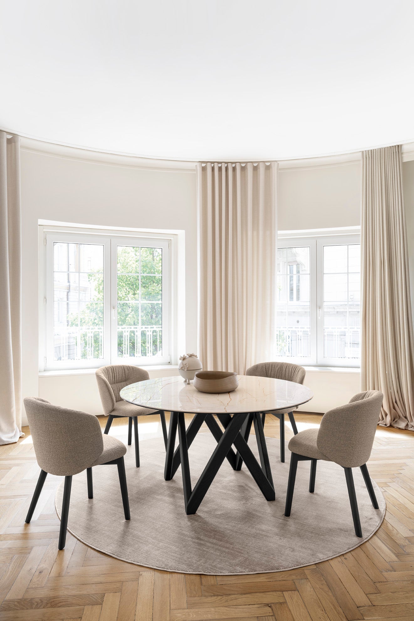 Sweel spisestuestol, treben, en del av kategorien spisestuestol - At Home Interiør