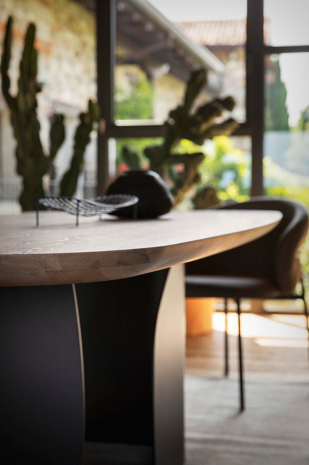 Twins spisebord i heltre Nyhet, en del av kategorien Spisebord - At Home Interiør